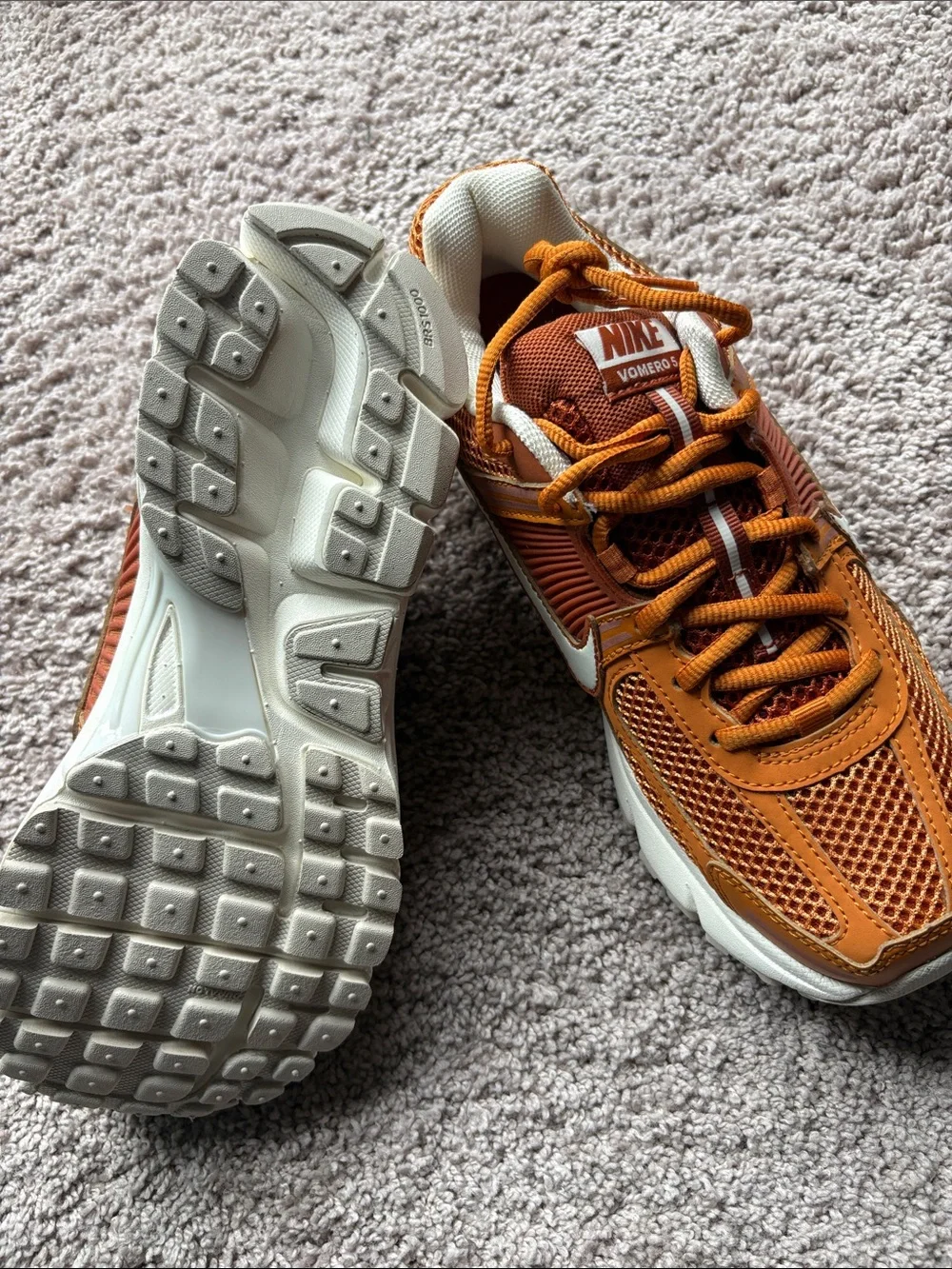 **NEW NEVER WORN** Nike Burnt Orange Vomero Sneakers